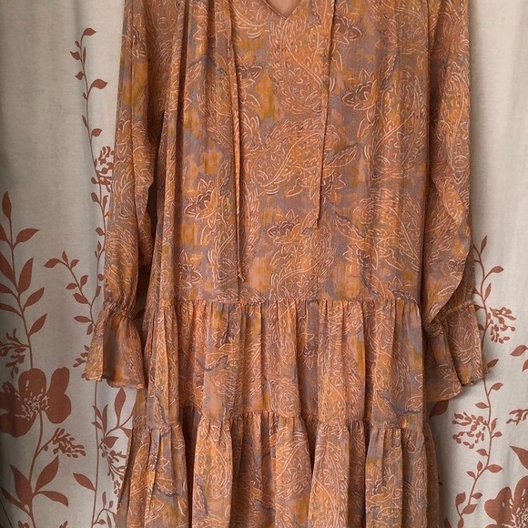 Beautiful Ruffled Dress - Illa Illa - Picture 4 of 5